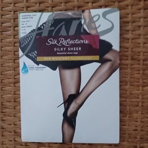NEW Hanes Silk Reflections Pantyhose Barely There Control Top Sheer‎ Toe EF New